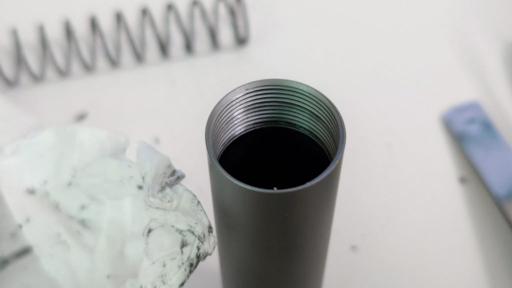 グリスや半田のカスを取り除き、きれいにした様子